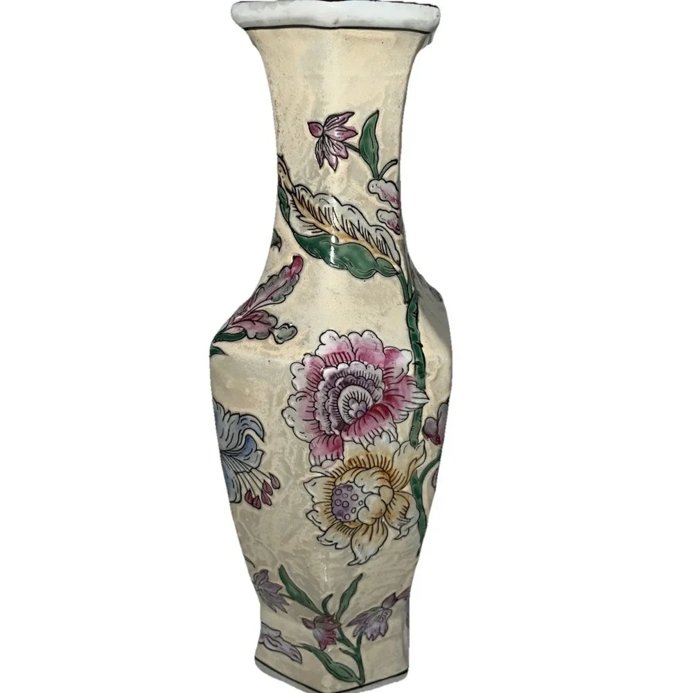 (..8) Vintage Macau Chinese Porcelain Hand-Painted Famille Rose Vase Squared